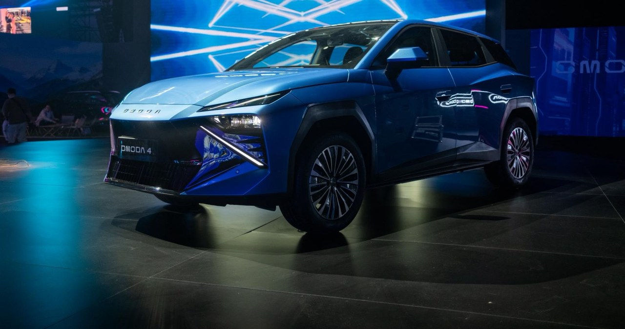 Omoda 4 to przepis na hit. Świetny wygląd, wybór napędów i przystępna cena