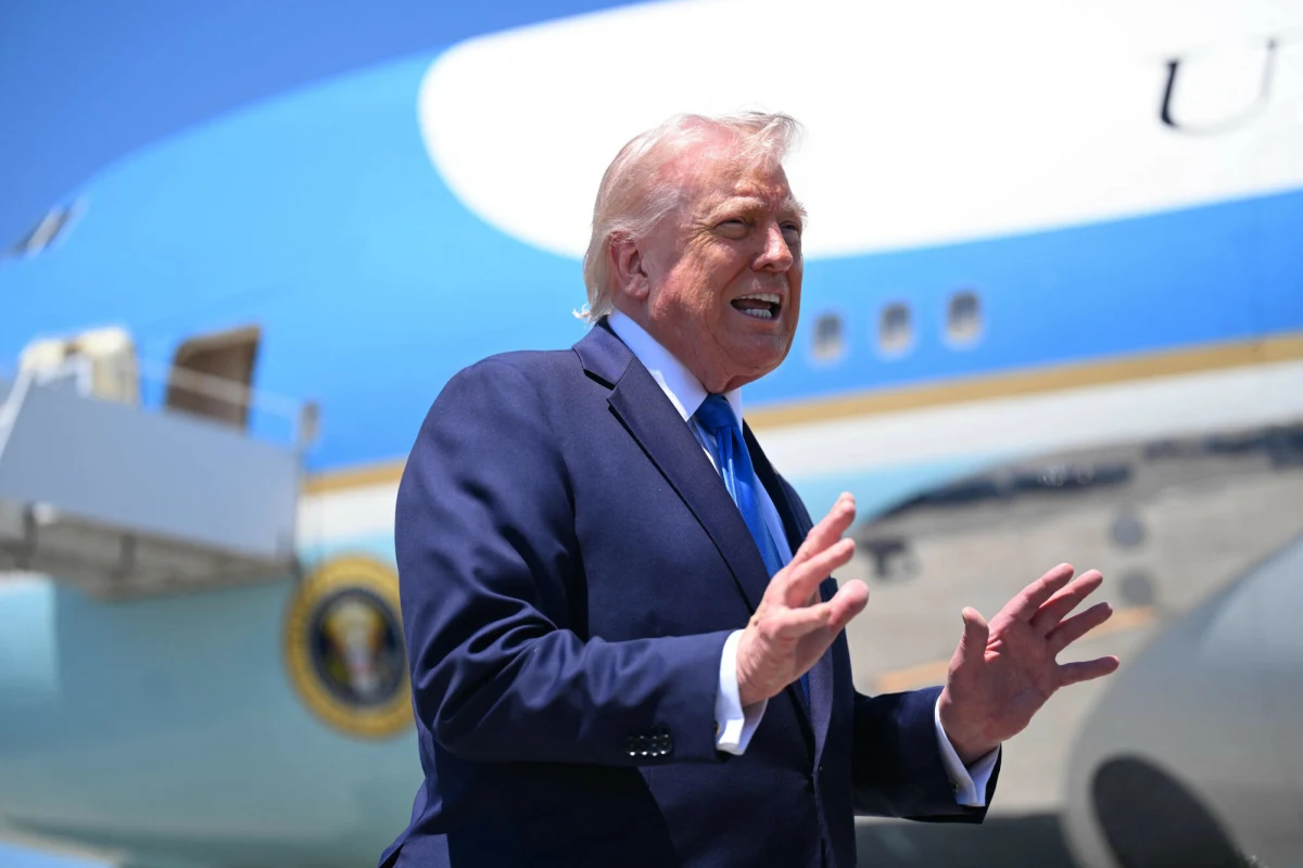 ​"Powinnaś się wstydzić, że to czytasz, bo ja nie jestem żadną z tych rzeczy, (...) przynosisz hańbę" - powiedział prezydent USA Donald Trump w wywiadzie dla stacji CBS, zwracając się do dziennikarki, która zacytowała manifest Cole’a Thomasa Allena, napastnika, który strzelał podczas gali korespondentów przy Białym Domu. Podejrzany o planowanie zamachu zostawił przesłanie, w którym stwierdził, że "nie zamierza dłużej pozwalać pedofilowi, gwałcicielowi i zdrajcy na obciążanie go swoimi zbrodniami". Trump skonfrontowany z tymi słowami zareagował z oburzeniem, mówiąc, że nie jest gwałcicielem ani pedofilem.