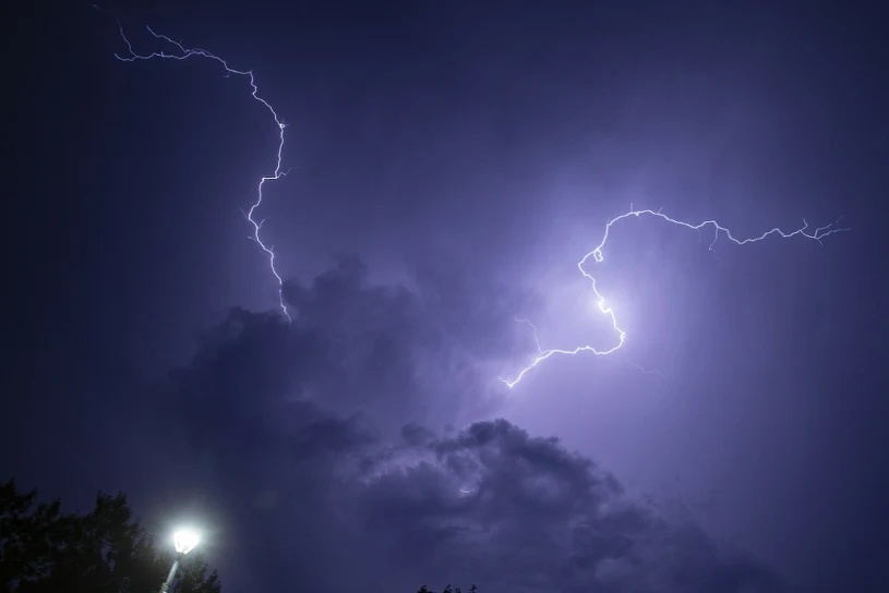 W Bangladeszu 14 osób zginęło od piorunów. Eksperci wskazują na wylesienie