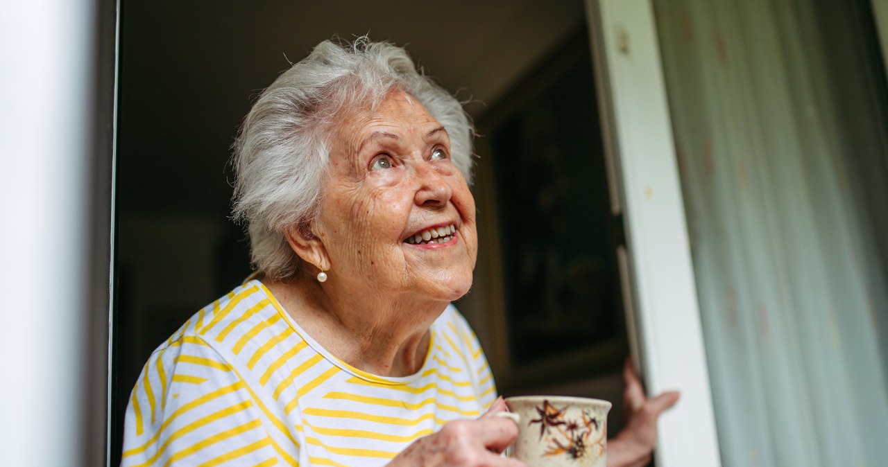 Ma 10 razy więcej wapnia niż zwykłe mleko. Seniorzy powinni pić regularnie