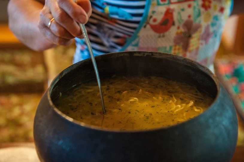 Wiosenna zupa pomoże zrzucić kilogramy. Od razu ugotuj duży garnek