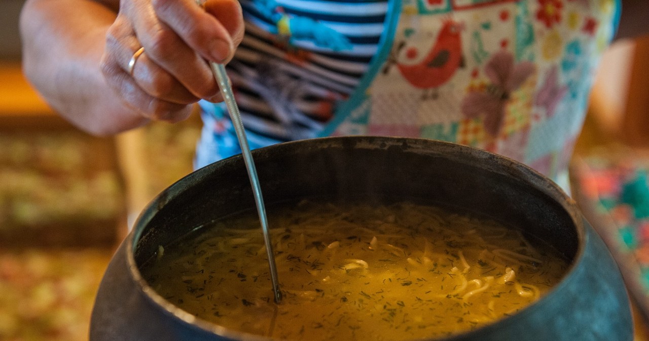 Wiosenna zupa pomoże zrzucić kilogramy. Od razu ugotuj duży garnek