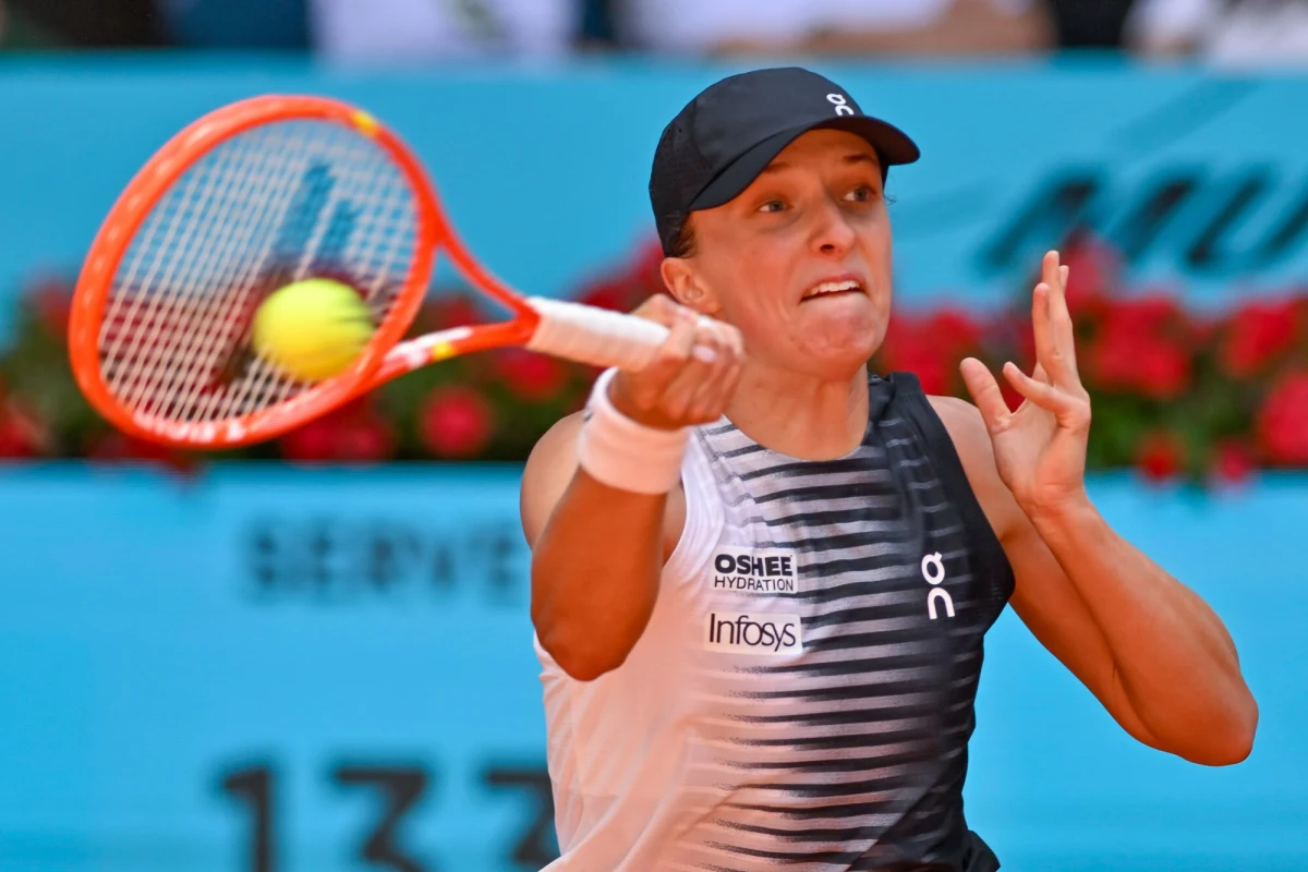 Wirus dopadł tenisistki podczas turnieju WTA 1000 w Madrycie. Swojego meczu nie dokończyła Iga Świątek. W poniedziałek Polka poinformowała, że już czuje się lepiej.