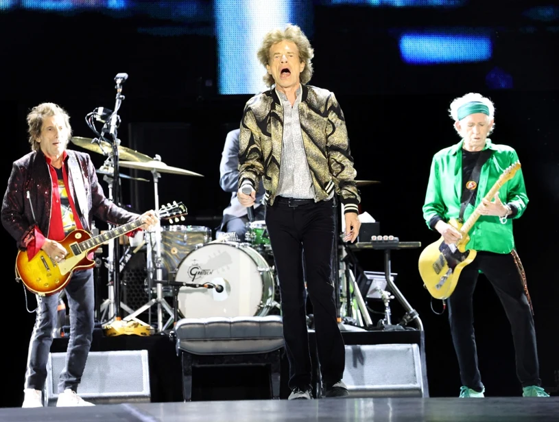 Tajemnicze plakaty na całym świecie. Co fani wypatrzyli w Warszawie?