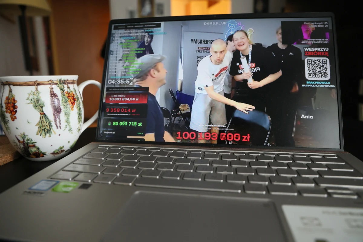 "Dziękujemy za wszystko, co zrobiliście" - piszą w najnowszym wpisie na Instagramie Bedoes i Łatwogang. W ten sposób komentują gigantyczny sukces swojej 9-dniowej zbiórki. Jej licznik zebrał się na kwocie ponad 251 mln złotych. Pieniądze mają trafić na Fundację Cancer Fighters. 