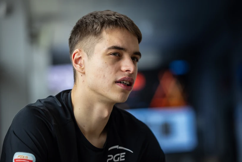 Semirunnij postawił Polskę na nogi w środku nocy. Prezes wchodzi do gry