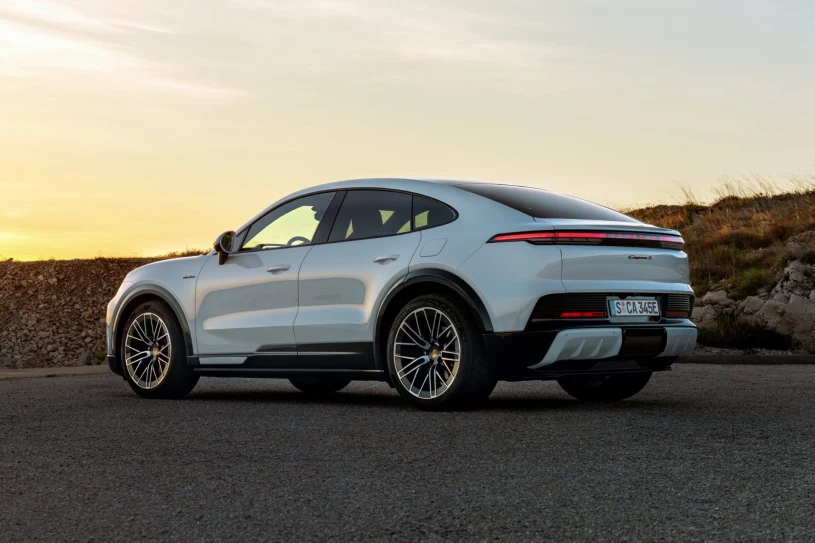 Porsche łączy 911 i SUV-a. Cayenne Coupé Electric powala mocą