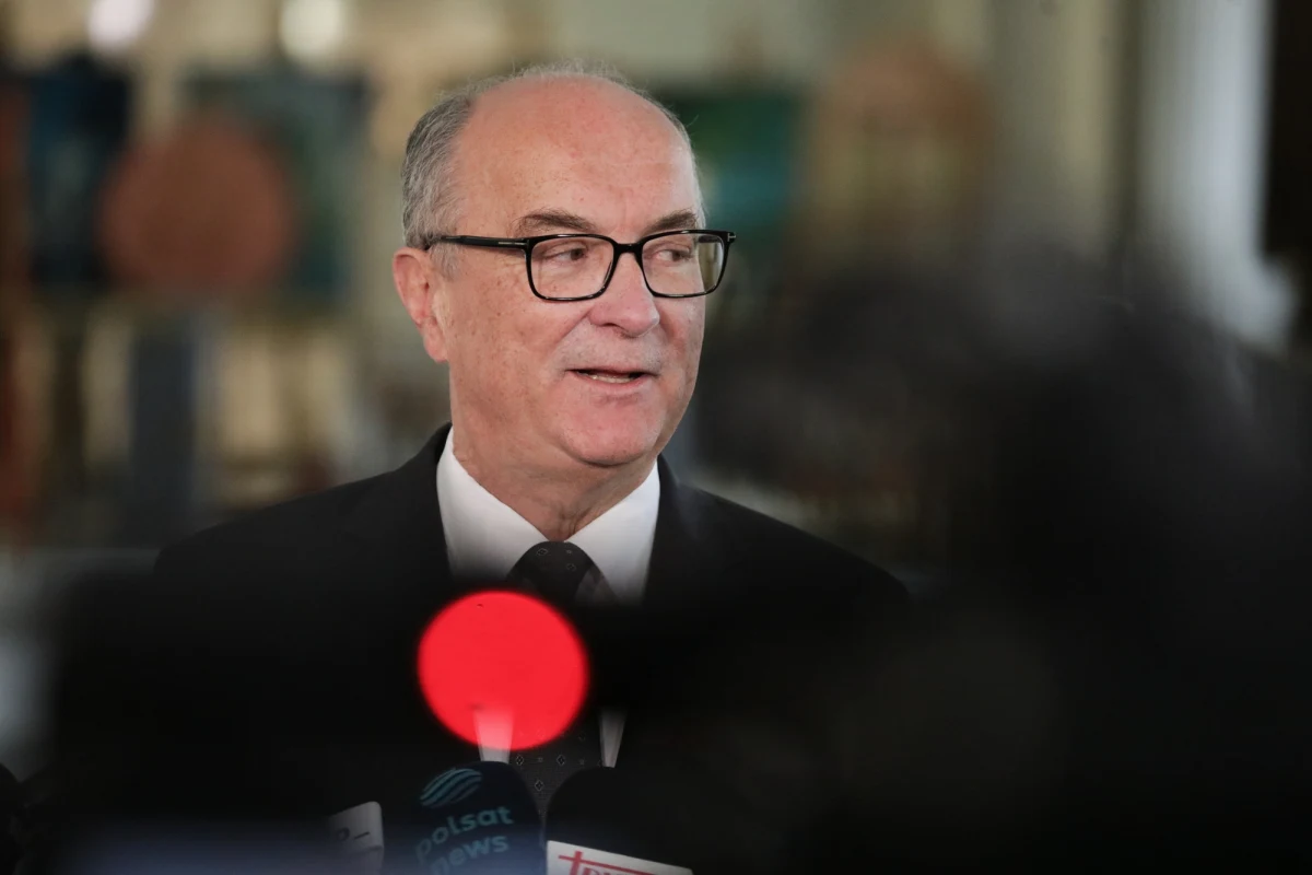 ​Marszałek Sejmu Włodzimierz Czarzasty przyznał, że nie zapoznał się jeszcze z aneksem do raportu z likwidacji WSI i nie wie, czy w ogóle wyda do niego opinię. Dokument przekazał marszałkom Sejmu i Senatu prezydent Karol Nawrocki w celu formalnego zaopiniowania przed ewentualnym odtajnieniem.