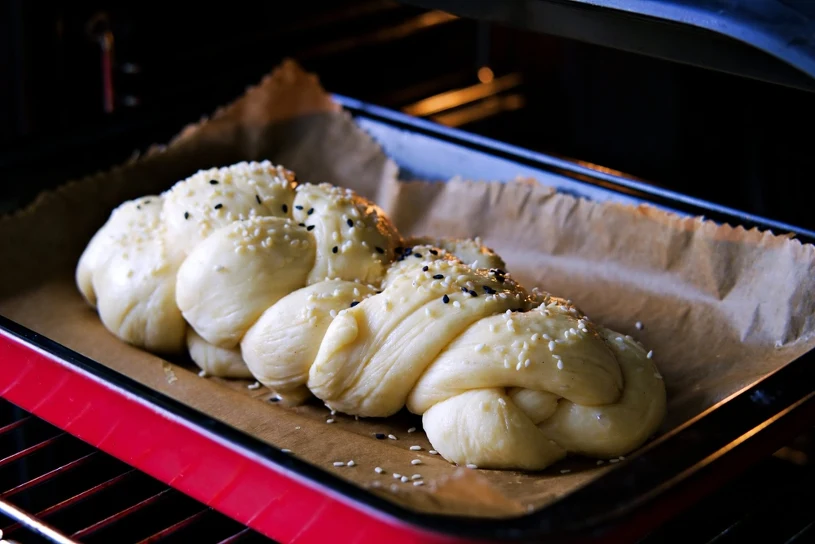 Domowa chałka jak z piekarni. Puszysta i prosta w przygotowaniu