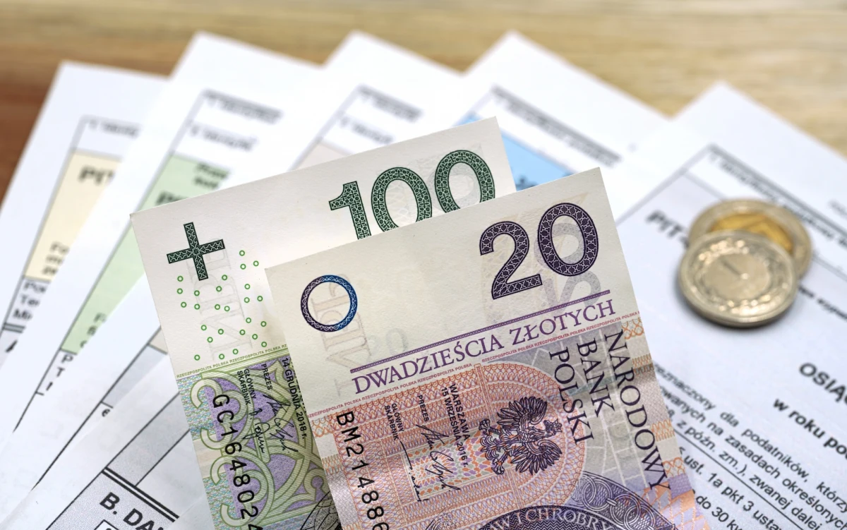Czwartek 30 kwietnia będzie ostatnim dniem, w którym można złożyć zeznanie podatkowe za 2025 r. Do wyboru mamy kilka opcji: elektroniczną (wykorzystując np. usługę Twój e-PIT), przesłanie pocztą albo osobiste doręczenie do urzędu skarbowego. W RMF FM organizujemy dyżur eksperta, który pomoże w rozwiązaniu wątpliwości w sprawie rozliczenia PIT.