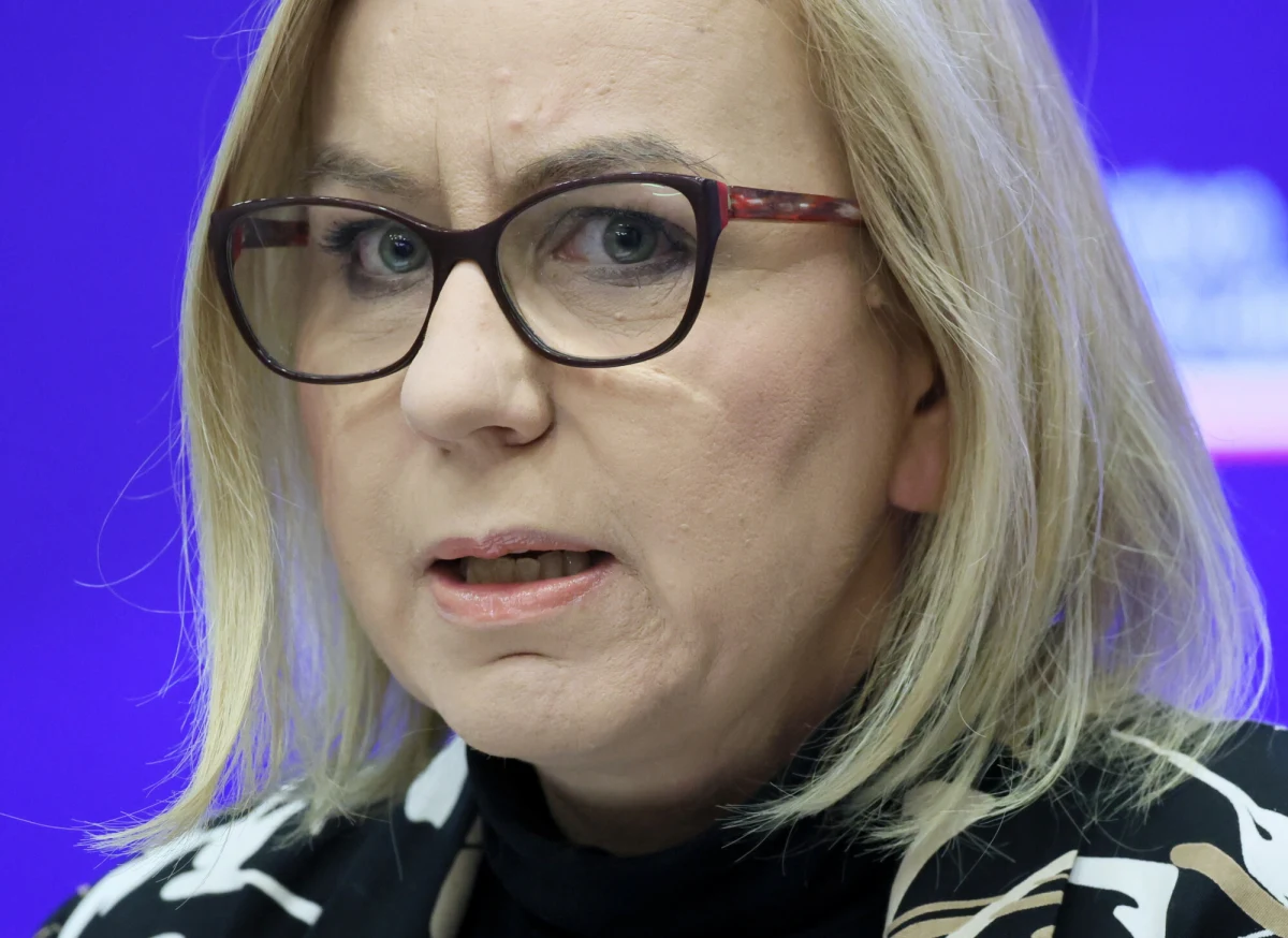 Minister klimatu i środowiska Paulina Hennig-Kloska nie pojawiła się na wczorajszym spotkaniu z klubem Polski 2050. Z posłami tego klubu spotkała się natomiast minister zdrowia Jolanta Sobierańska-Grenda. W czwartek w Sejmie głosowanie nad wotum nieufności wobec obu pań. Wicepremier Władysław-Kosiniak przestrzegł koalicjantów przed głosowaniem za wnioskami opozycji. "To zawsze kończy współpracę koalicyjną" - zauważył. 