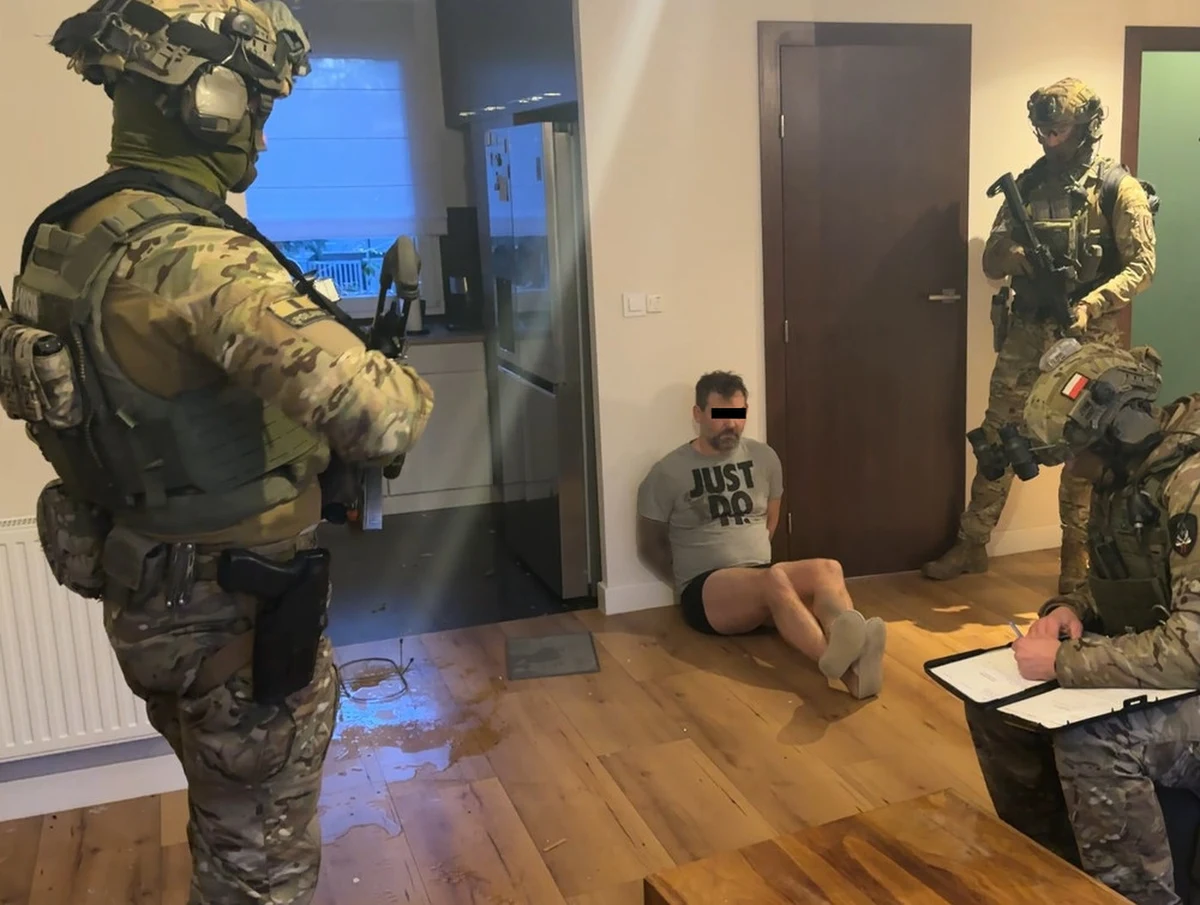 Policja rozbiła zorganizowaną grupę przestępczą odpowiedzialną za przemyt niemal siedmiu ton narkotyków. W ręce funkcjonariuszy wpadła obywatelka Wenezueli oraz trzech Polaków. W akcji uczestniczyli kontrterroryści i straż graniczna. Zatrzymani odpowiedzą za udział w zbrojnej grupie przestępczej oraz przemyt kokainy i ketaminy.