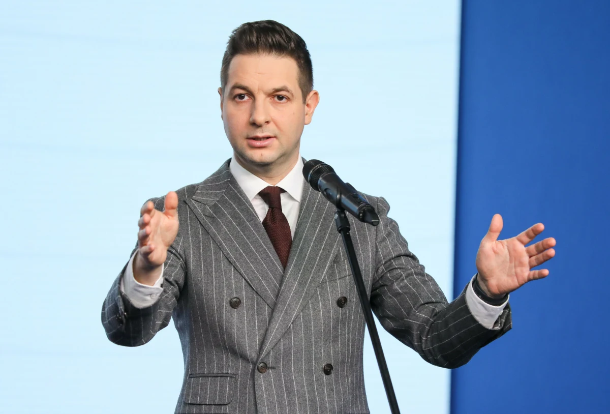 Posłowie Parlamentu Europejskiego zdecydowali o uchyleniu immunitetu Patrykowi Jakiemu. Polityka pociągnąć do odpowiedzialności chce sędzia Igor Tuleya, który uważa, że Jaki zniesławił go sugerując, że świadomie wydawał zgody na inwigilację systemem Pegasus. Pozbawieni immunitetów zostali też: Daniel Obajtek, Grzegorz Braun i Tomasz Buczek.