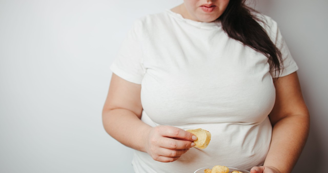 Osiem sprawdzonych sposobów na wieczorne podjadanie. Waga zacznie spadać