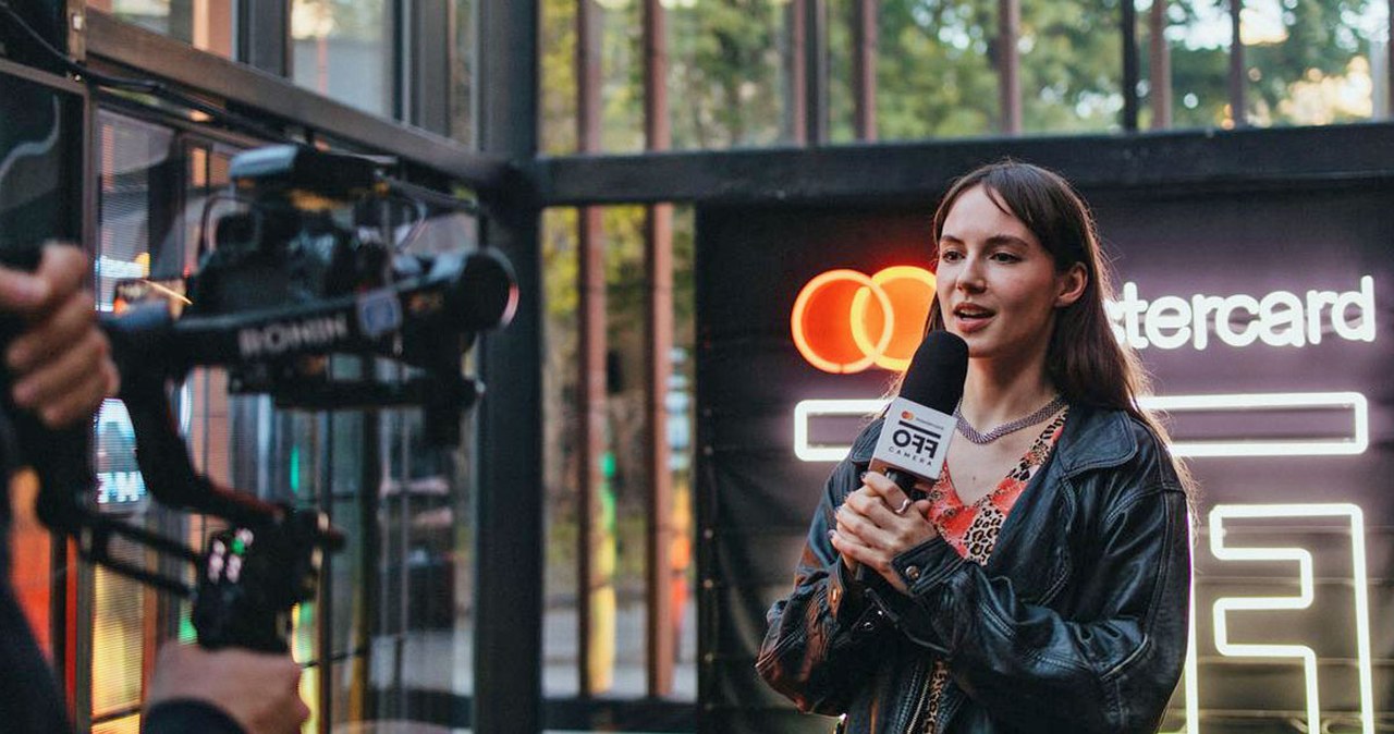Gwiazdy kultowych polskich produkcji podbijają Mastercard OFF CAMERA