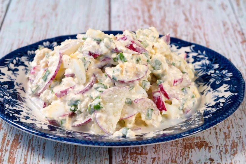 Goście będą pytać o przepis. Sałatkę na majówkę zrobisz w 15 minut
