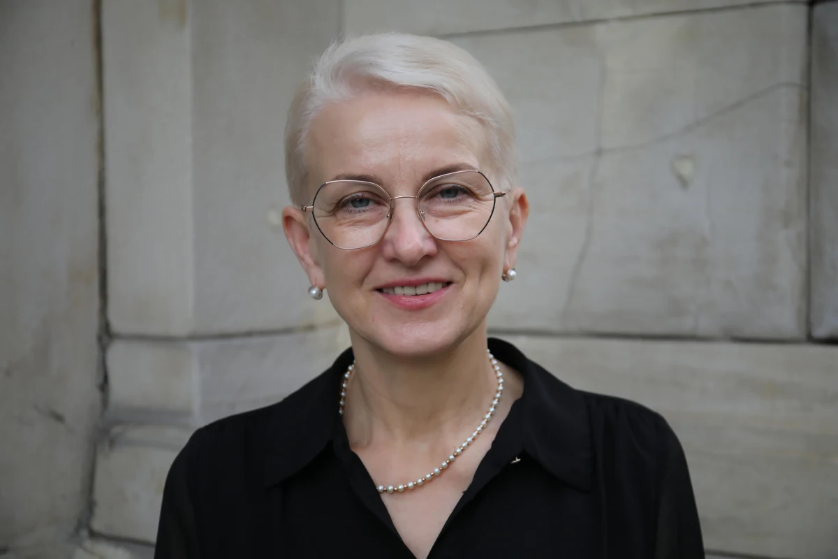 "​Jestem wzruszona. Wszyscy się cieszymy, że Andrzej jest na wolności. Modliliśmy się, walczyliśmy i doczekaliśmy się jego uwolnienia, ale były różne momenty. Myślałam, że chcą go po prostu zakatować. Warunki, w jakich przebywają więźniowie na Białorusi są niewyobrażalne  " - powiedziała w Popołudniowej rozmowie w RMF FM Irena Biernacka, działaczka Związku Polaków na Białorusi, po uwolnieniu Andrzeja Poczobuta. Była więźniarka polityczna przyznała, że w białoruskim więzieniu była poddawana psychicznym torturom. "Nasza sprawa karna się toczy. Wywieziono nas, ale naszej sprawy nie zakończono" – stwierdziła. 