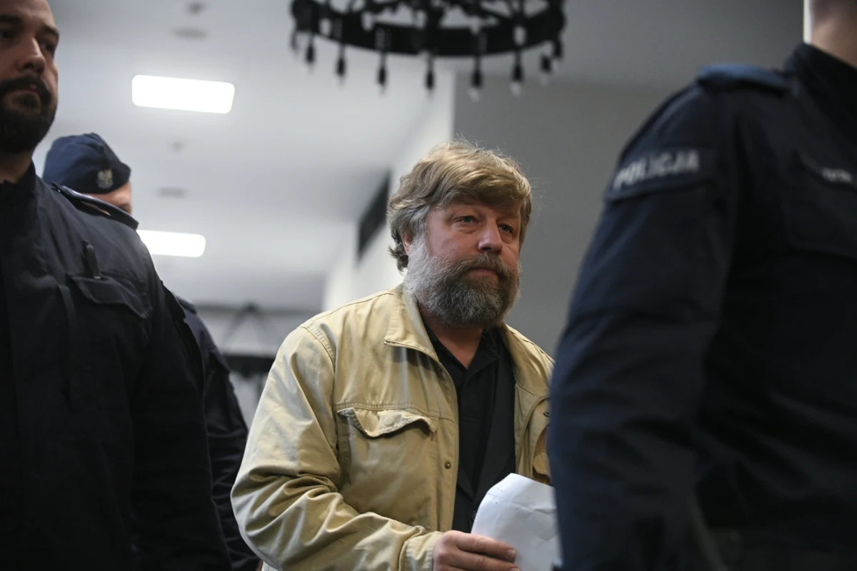 Rosyjski archeolog Aleksander Butiagin został zwolniony przez Polskę w ramach wymiany więźniów z Białorusią. "Gdyby klient się nie zdecydował na ścieżkę wymiany, wówczas dążylibyśmy do rozpoznania merytorycznie naszego zażalenia (na orzeczenie o ekstradycji - przyp. red.) przez polski sąd, a w przypadku niepowodzenia składalibyśmy skargę do Europejskiego Trybunału Praw Człowieka, gdzie wydaje się, że szanse na wstrzymanie wykonania decyzji o ekstradycji były znacznie wyższe niż w Polsce" - mówi adwokat Butiagina mec. Adam Domański w rozmowie z Krzysztofem Zasadą, dziennikarzem RMF FM.