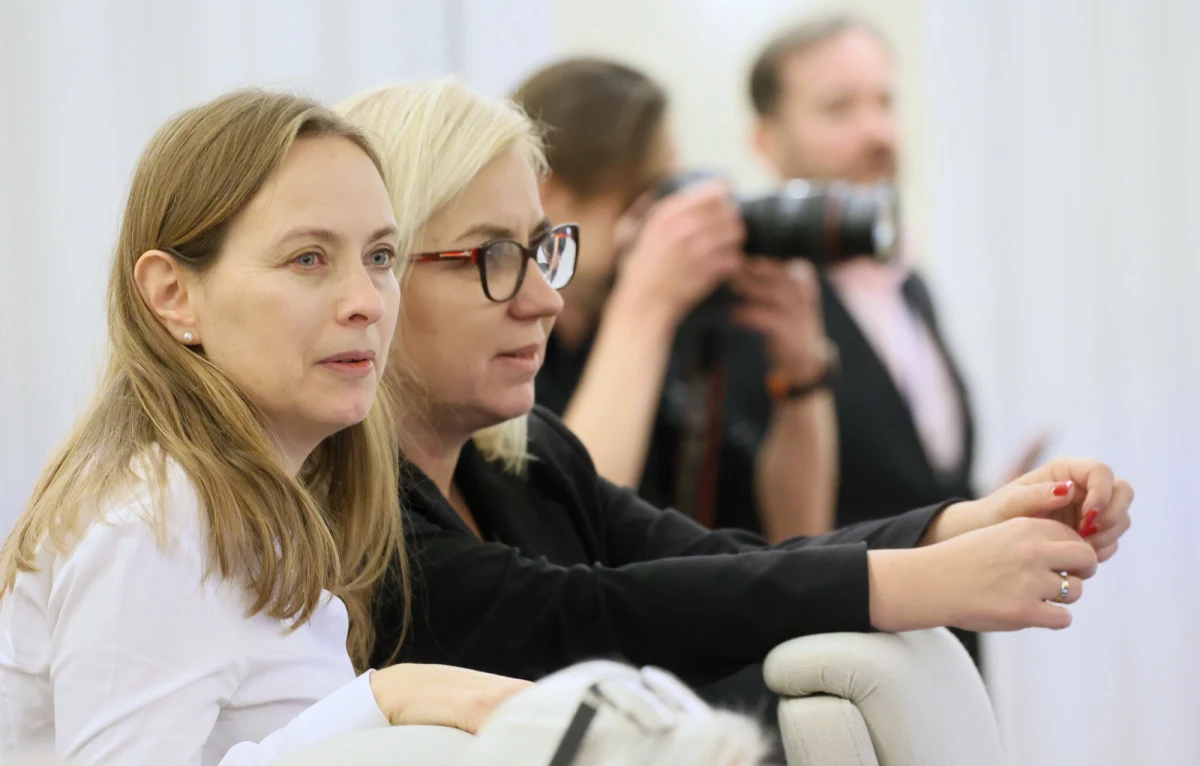 ​Minister klimatu Paulina Hennig-Kloska przyjęła zaproszenie na wtorkowe spotkanie z klubem parlamentarnym Polski 2050 - poinformowała szefowa Polski 2050 Katarzyna Pełczyńska-Nałęcz. Jak dodała, rozmowa na posiedzeniu klubu dotyczy naprawy systemu kaucyjnego oraz programu Czyste Powietrze.