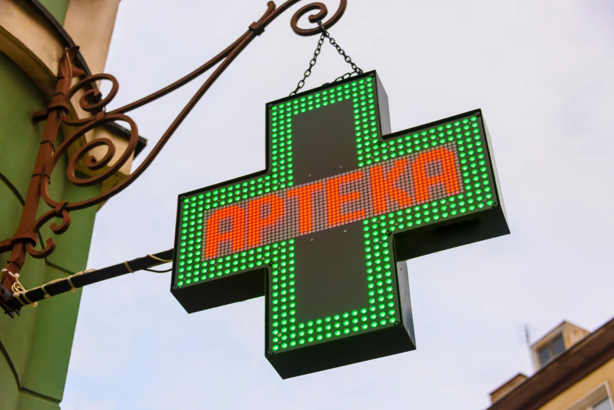 Na liście leków zagrożonych brakiem dostępności na terytorium kraju jest już 280 pozycji. Jednak - jak przekazał Główny Inspektor Farmaceutyczny Łukasz Pietrzak - nie oznacza to kryzysu dostępności. Ostrzegł jednocześnie przed  zagrożeniami dla systemu lekowego w Polsce.