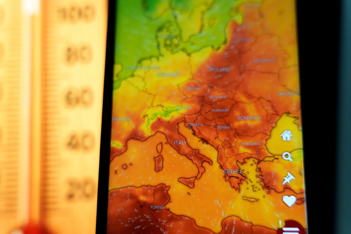 Nadchodzące lato może przejść do historii jako jedno z najgorętszych, jakie kiedykolwiek odnotowano w Polsce. Najnowsze prognozy amerykańskich i europejskich modeli meteorologicznych wskazują na wyjątkowe anomalie pogodowe, które odmienią klimat zarówno w naszym kraju, jak i w popularnych wakacyjnych destynacjach na południu Europy.