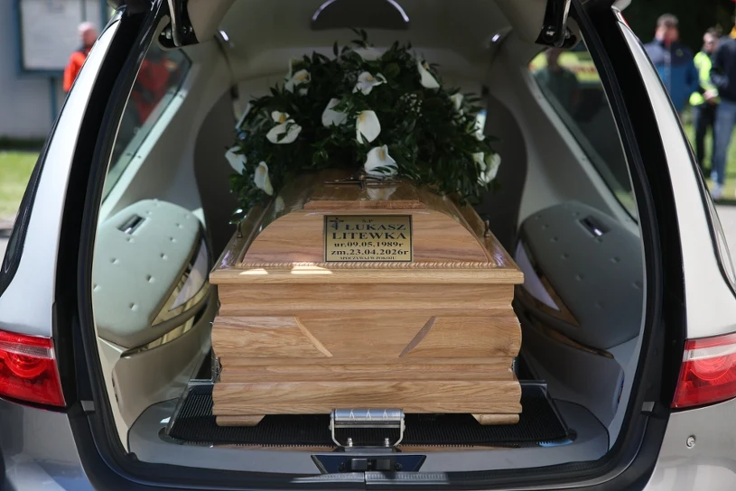 Ostatnie pożegnanie Łukasza Litewki. realizowane są uroczystości pogrzebowe