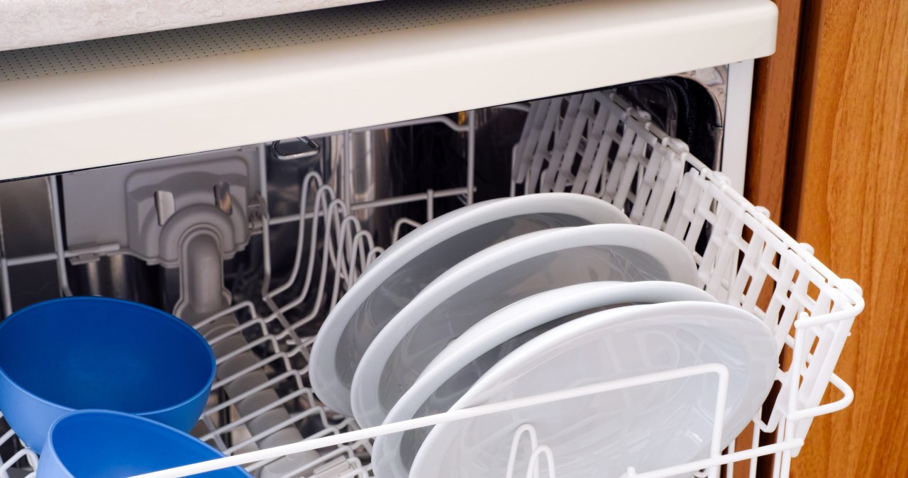 Włóż do zmywarki. gwałtownie pozbędziesz się brzydkiego zapachu i zacieków