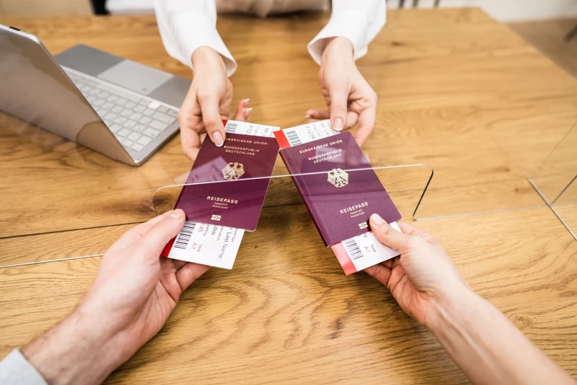 Niemcy masowo uciekają z kraju. Dane wskazują jasno, "warunki się zmieniły"