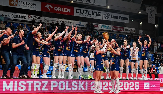 Historyczny triumf i radość. Pierwsze złoto świętowały pod prysznicem