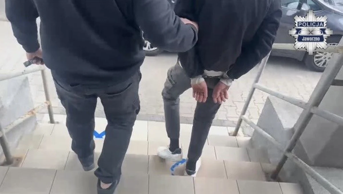 Sąd w Jaworznie (woj. śląskie) zdecydował o aresztowaniu 30-letniego mężczyzny podejrzanego o uporczywe nękanie 18-letniej znajomej oraz kierowanie gróźb wobec niej i jej rodziny. Sprawca wykorzystywał do swoich działań sztuczną inteligencję, generując materiały mające zastraszyć ofiary. Grozi mu do 8 lat więzienia.