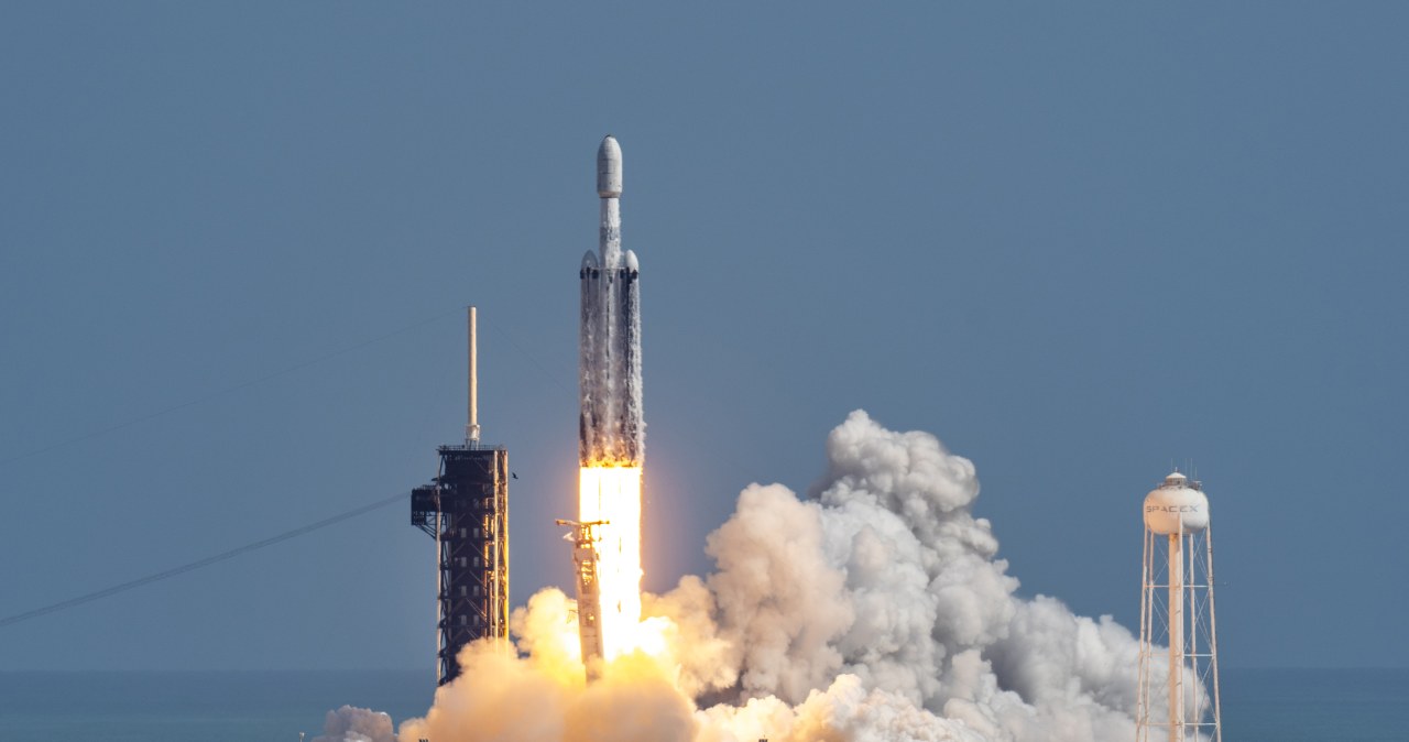 Potężna rakieta SpaceX znowu poleciała w kosmos. Po 18 miesiącach przerwy