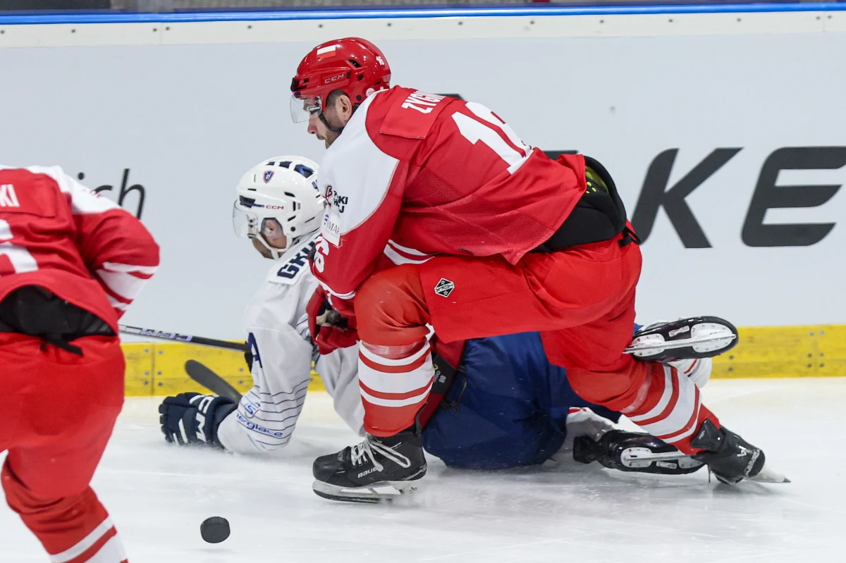 W sobotę hokejowa reprezentacja Polski rozpocznie rywalizację o powrót do elity. W Sosnowcu startują mistrzostwa świata dywizji 1A. Biało-Czerwoni o awans będą grali z Ukrainą, Francją, Kazachstanem, Japonią i Litwą. Najgroźniejszymi rywalami wydają się zespoły Francji i Kazachstanu, które niedawno grały w elicie. "Musimy do każdego rywala podchodzić tak samo z pełnym zaangażowaniem. Nie możemy patrzeć, czy to jest Litwa, Japonia czy Ukraina. Każdy zespół będzie chciał wygrać" - przyznaje Kamil Górny, kapitan naszej hokejowej kadry, z którym rozmawiał Wojciech Marczyk z redakcji sportowej RMF FM.