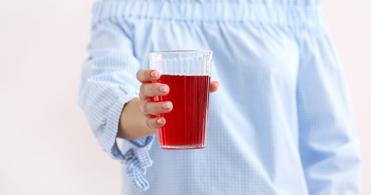 Ten niepozorny napój może wspierać drożność żył. Pijemy go za rzadko