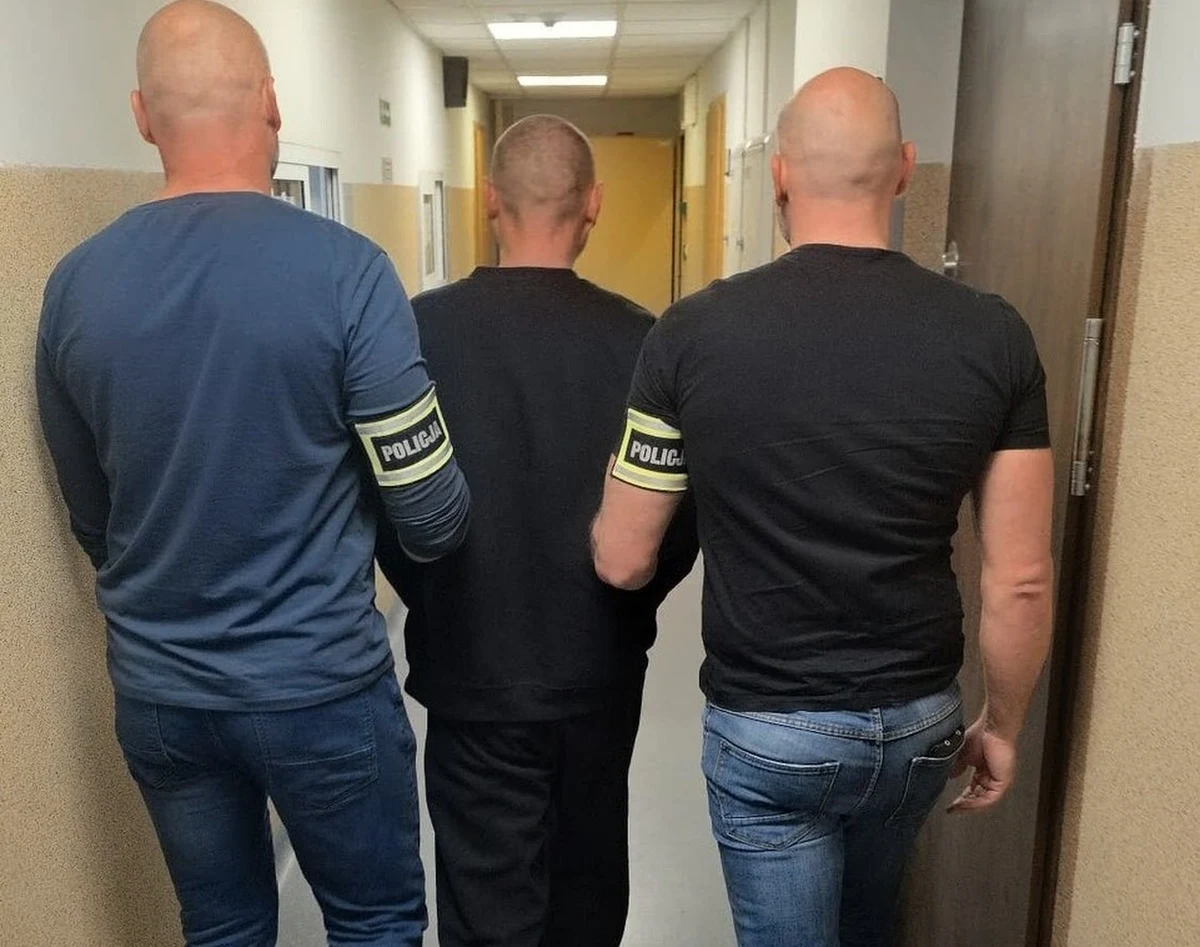 Podczas towarzyskiego spotkania w jednym z mieszkań w Zgierzu (woj. łódzkie) doszło do dramatycznych wydarzeń. 47-letni mężczyzna zaatakował maczetą swoją partnerkę oraz jej matkę, zadając im liczne rany. Po brutalnym ataku próbował uciec, jednak został zatrzymany przez policję po pościgu ulicami miasta.