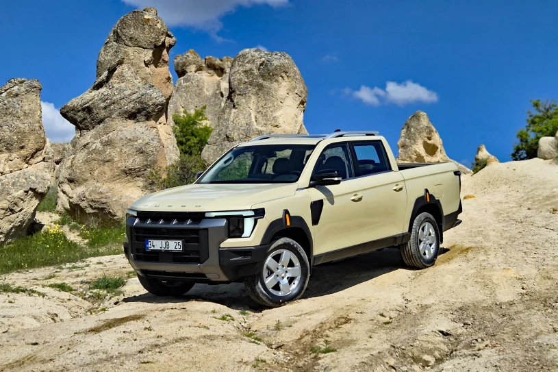 Jeździłem nowym KGM Musso Grand. Kosztuje 130 tys. zł i ma wnętrze jak SUV