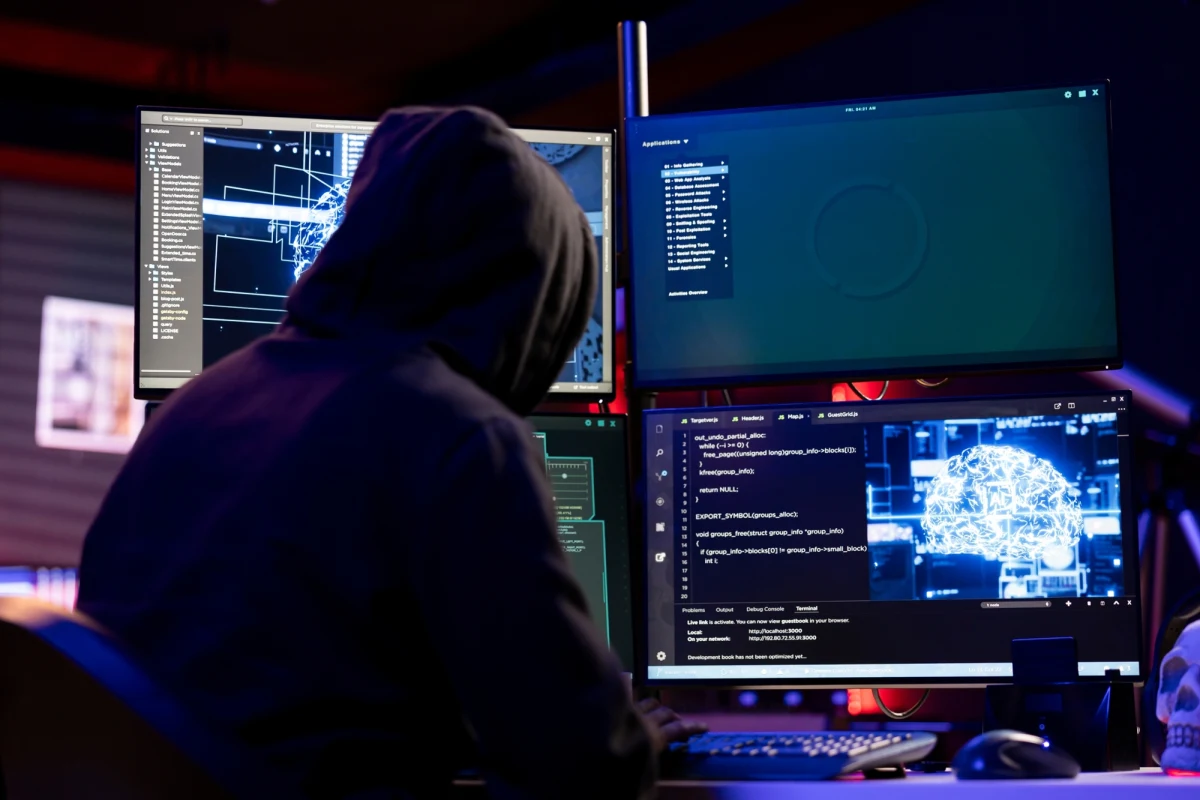 Francuska prokuratura prowadzi śledztwo w sprawie spektakularnego cyberataku, którego sprawcą miał być zaledwie 15-letni chłopak. Nastolatek podejrzewany jest o włamanie do państwowej agencji zarządzającej danymi osobowymi i próbę sprzedaży poufnych informacji milionów Francuzów na dark webie. Skala wycieku budzi poważne pytania o bezpieczeństwo cyfrowe obywateli i skuteczność państwowych zabezpieczeń.