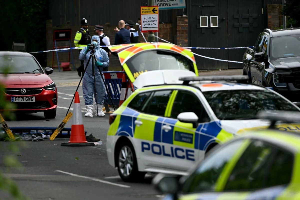 "Poziom zagrożenia terrorystycznego w Wielkiej Brytanii został podniesiony w piątek ze znacznego na poważne" - poinformowała minister spraw wewnętrznych Shabana Mahmood. Decyzja jest pokłosiem zdarzenia, do któego doszło w środę w londyńskiej dzielnicy Golders Green. Nożownik zaatakował tam dwóch mężczyzn żydowskiego pochodzenia.