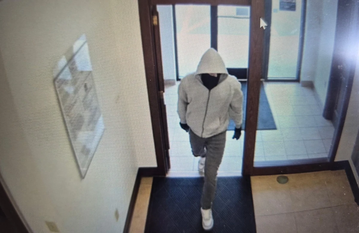 Napad na bank w Berea w stanie Kentucky na wschodzie USA. Dwoje pracowników zostało śmiertelnie postrzelonych, trwają poszukiwania sprawcy - poinformował w piątek rzecznik policji stanu Kentucky Scottie Pennington.