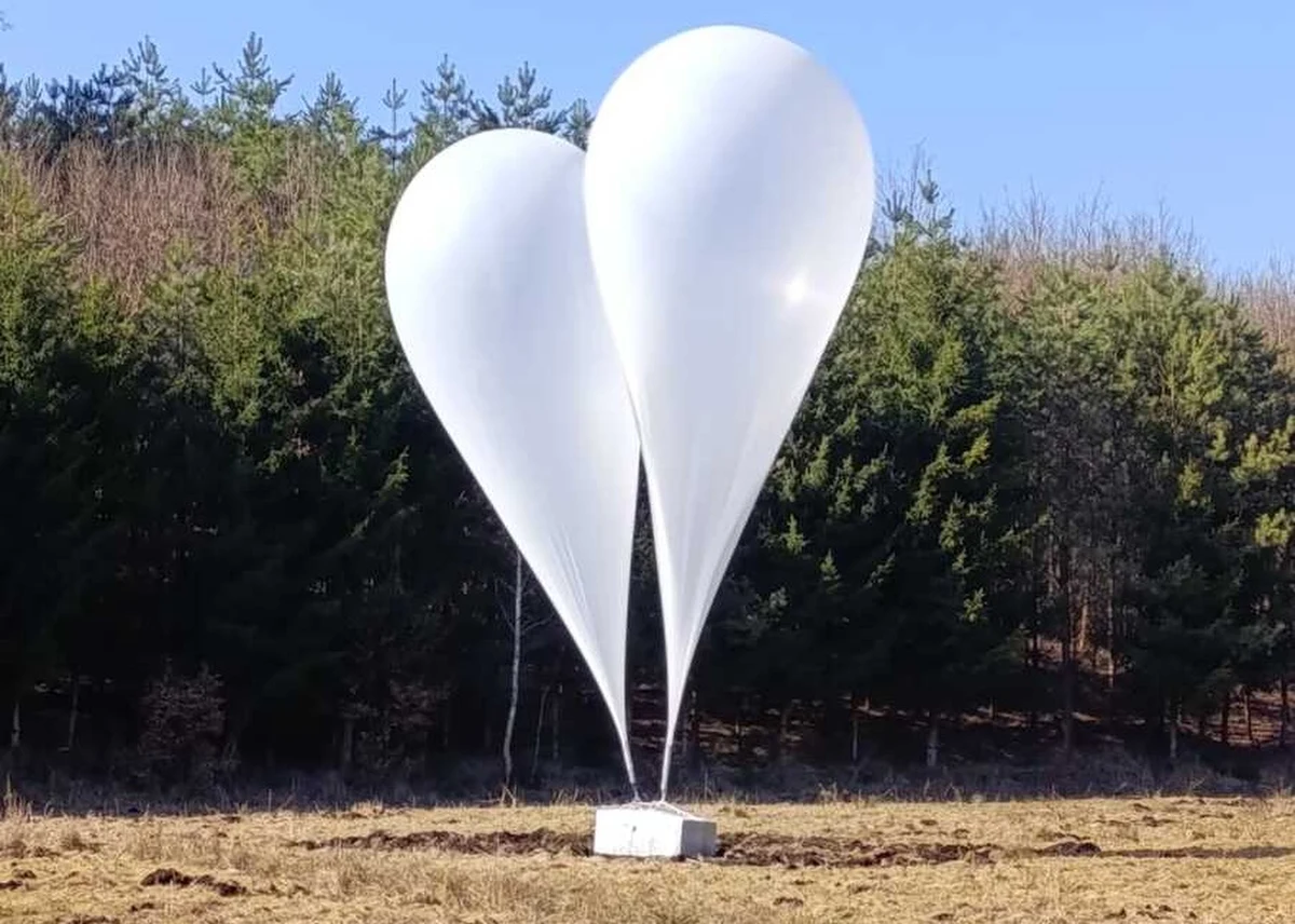 Trzy balony meteorologiczne znaleziono w Iwkowej w powiecie brzeskim w Małopolsce. Jak dowiedział się reporter RMF FM Krzysztof Zasada, doczepione do nich jest sześć pakunków.