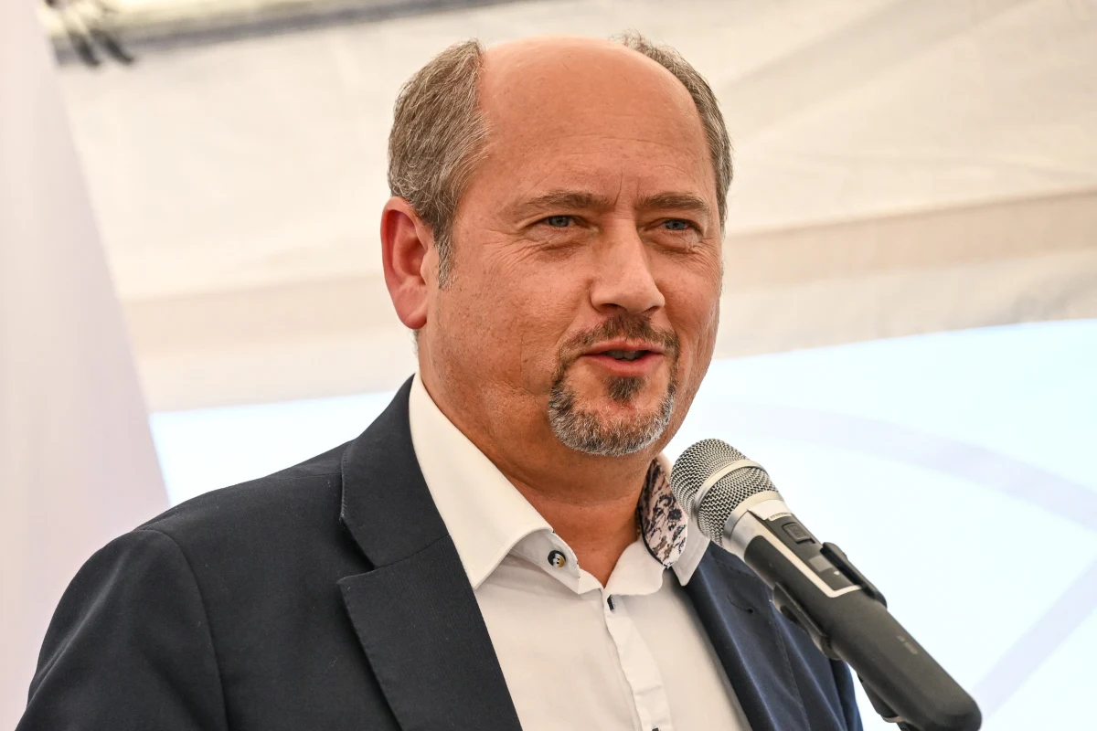Mieczysław Golba bez prawa jazdy. Senator PiS z Podkarpacia przekroczył dopuszczalną prędkość. Policja poinformowała, że parlamentarzysta nie zasłaniał się immunitetem.