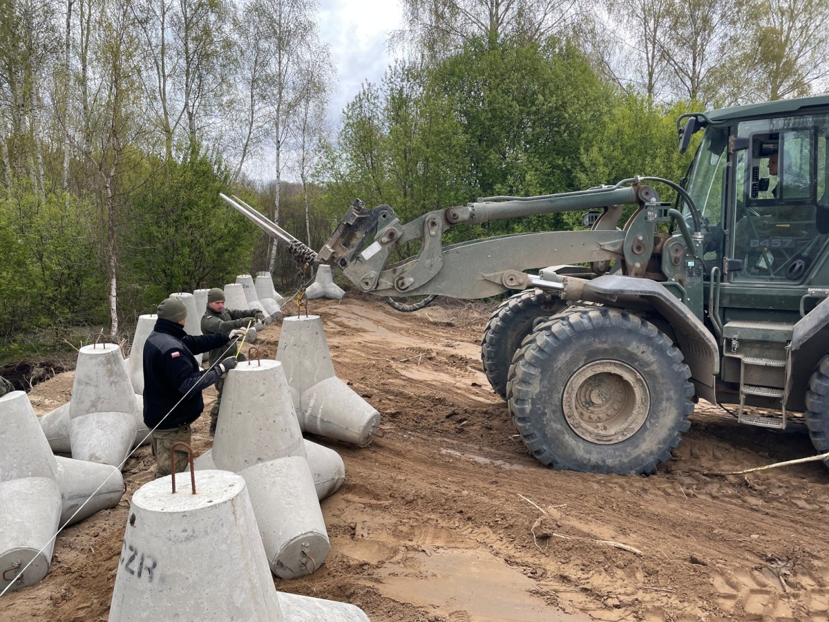 "A message with which we deter the enemy." A barrier on the border with Russia