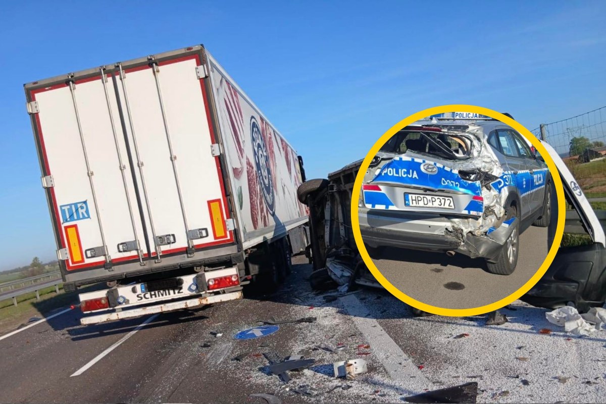 Uszkodzony radiowóz, rozbite auto służby drogowej. Wypadek na S17