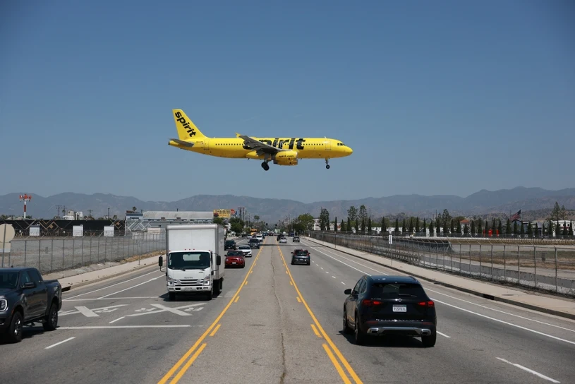 Spirit Airlines pierwszą w branży ofiarą wojny. "Wszystkie loty odwołane"