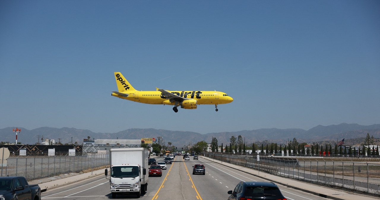 Spirit Airlines pierwszą w branży ofiarą wojny. "Wszystkie loty odwołane"