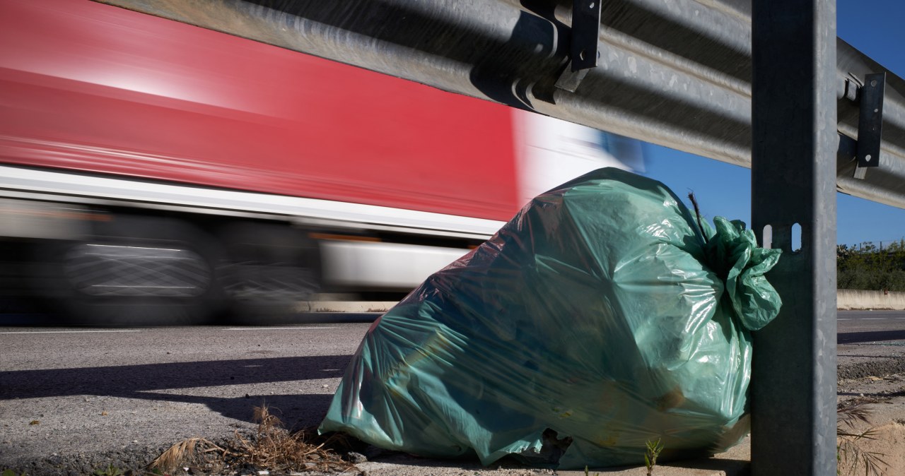 82,5 mln zł kosztowało sprzątanie dróg. Kierowcy sami są sobie winni