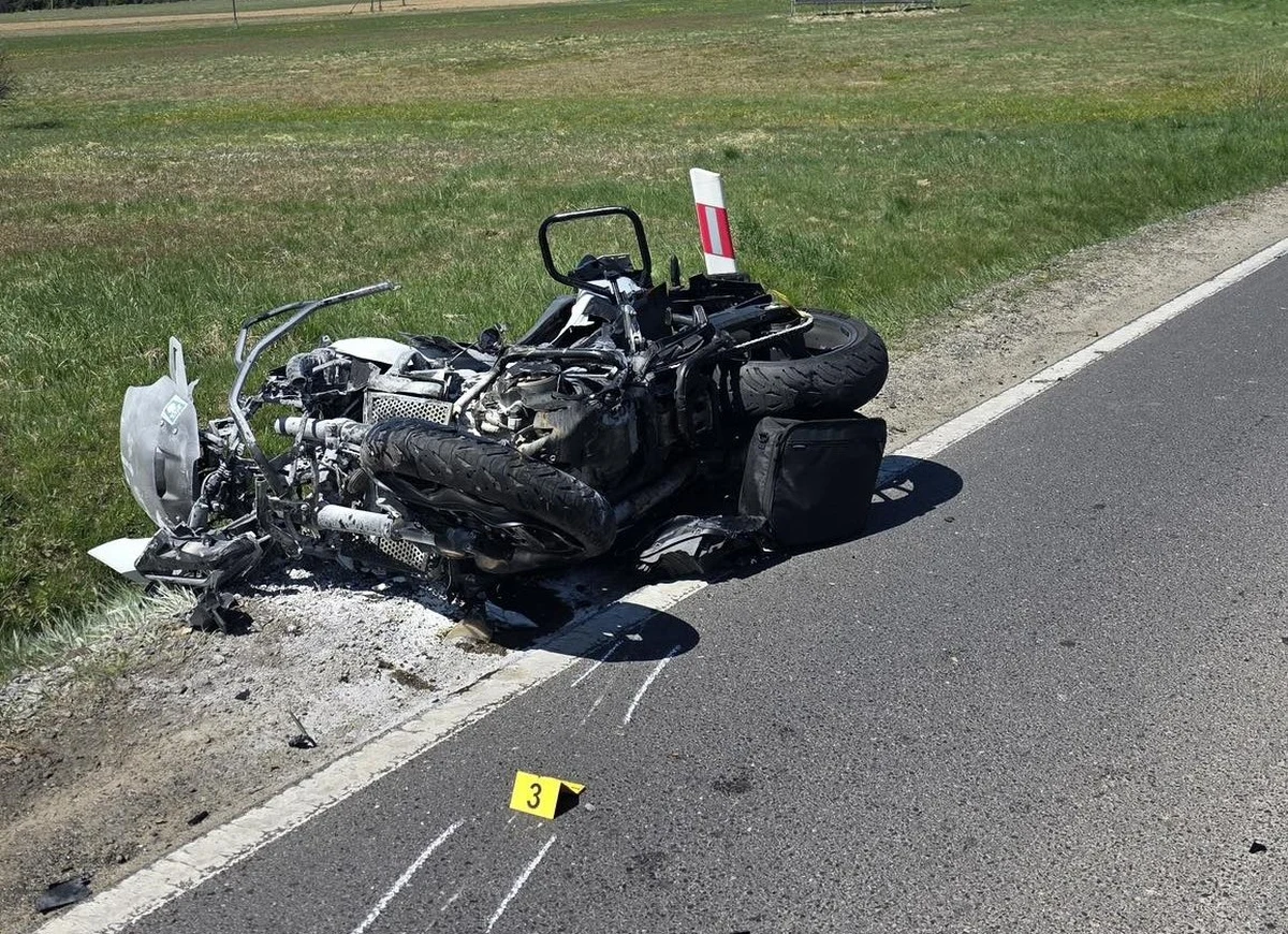 W miejscowości Jabłonka (woj. małopolskie) przed południem doszło do zderzenia motocyklisty z samochodem osobowym. 71-latka nie udało się uratować.