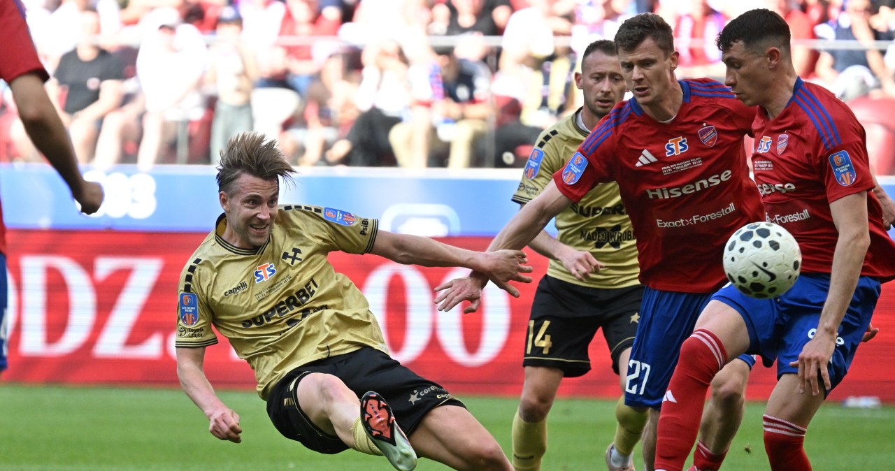 Przepychanki i czerwona kartka. Dwa gole w finale Pucharu Polski. Oto triumfator