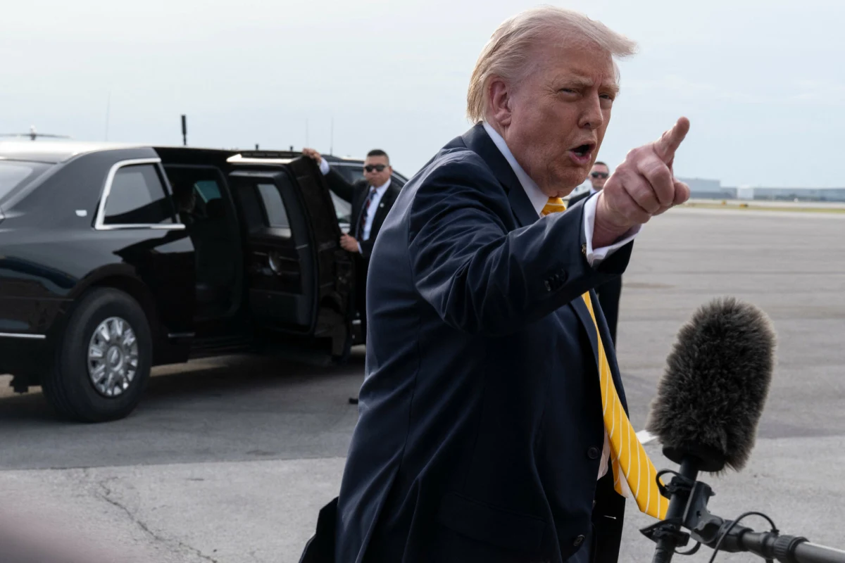 "Wycofamy znacznie więcej niż 5 tysięcy żołnierzy z Niemiec" - powiedział prezydent USA Donald Trump, rozmawiając z dziennikarzami na płycie lotniska w Palm Beach na Florydzie przed odlotem do Miami. Wcześniej, w sobotę, mówił o 5 tysiącach. Jeszcze wcześniej powiedział, że prawdopodobnie wycofa też amerykańskie wojska z baz we Włoszech i Hiszpanii.