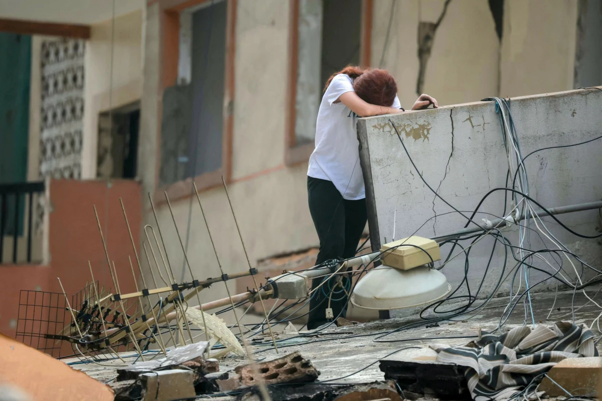 Pilne ostrzeżenie skierowane do mieszkańców 11 miast i wiosek w południowym Libanie wydało w niedzielę wojsko izraelskie. Jak podaje Reuters, Izrael wezwał ich do ewakuacji z domów i przeniesienia się na otwarte tereny, oddalone co najmniej o kilometr. Wojsko poinformowało, że prowadzi operację przeciwko Hezbollahowi w następstwie - jak to określono - naruszenia porozumienia o zawieszeniu broni.