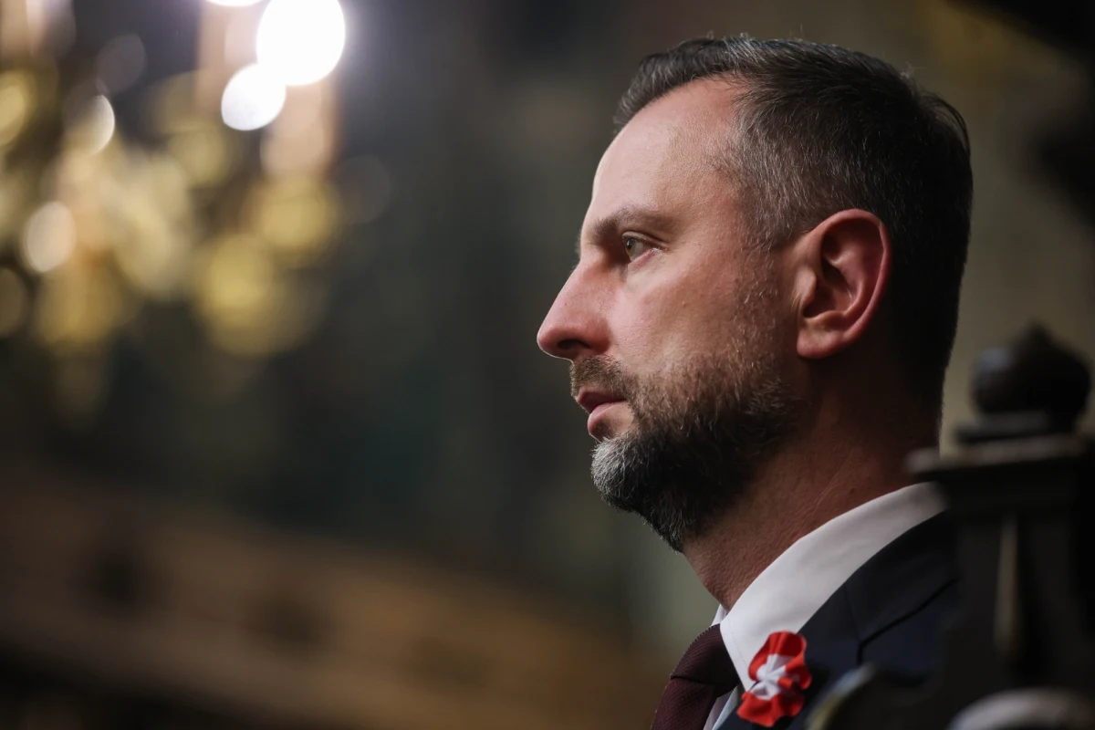 Wicepremier i minister obrony narodowej Władysław Kosiniak-Kamysz podczas obchodów Święta Narodowego Trzeciego Maja w Krakowie odniósł się do prezydenckiej propozycji zmian w konstytucji. Podkreślił, że kluczowe jest nie tyle modyfikowanie przepisów, co odpowiedzialność i dojrzałość osób zobowiązanych do ich przestrzegania. Do pomysłu prezydenta odnieśli się także premier Donald Tusk i wicepremier Krzysztof Gawkowski.